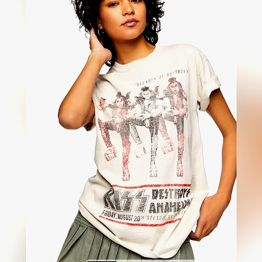 Forever 21 Kiss Graphic Band Tee